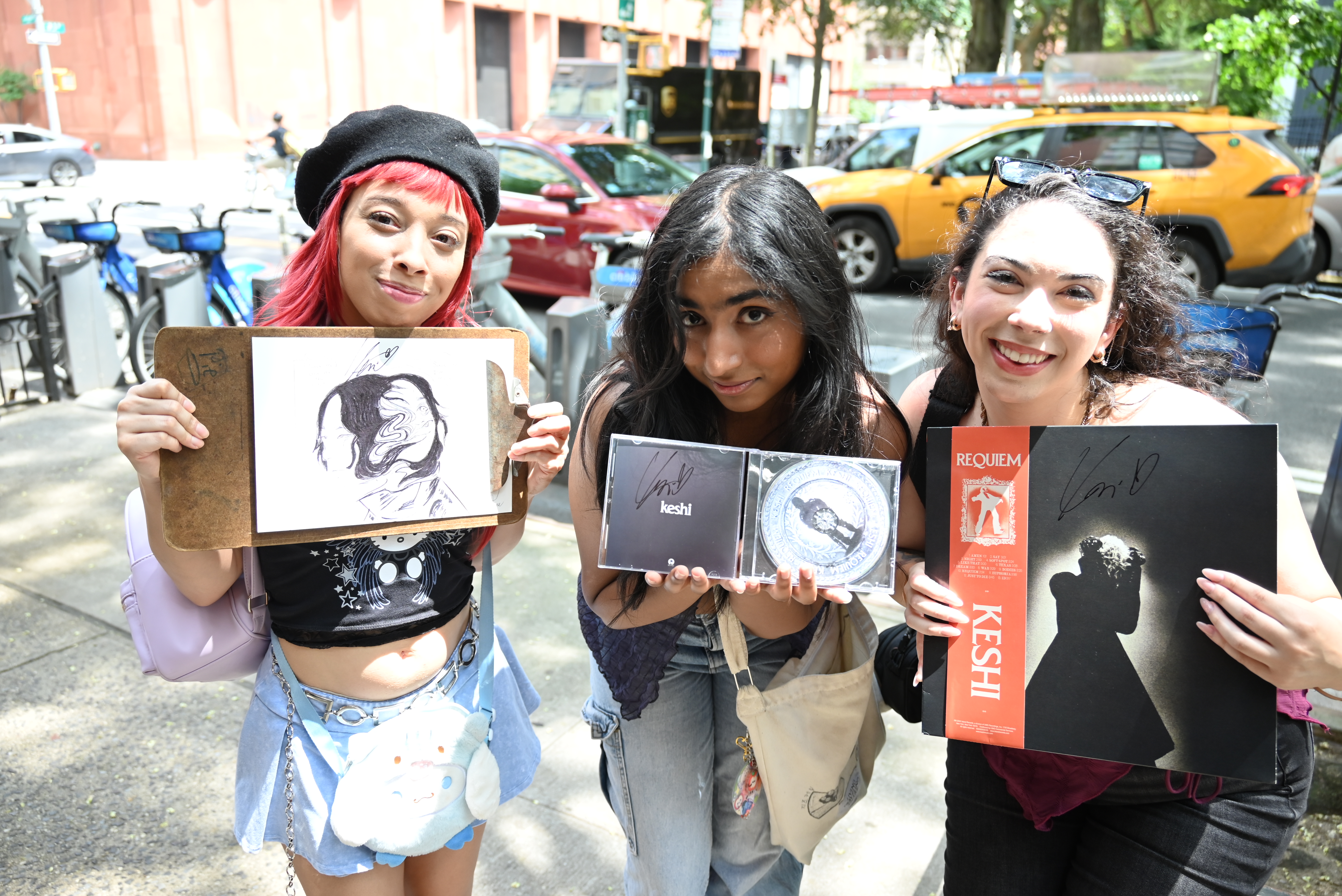 ‘A man of the people': Keshi invites fans to bring their guitars for Washington Square Park meet and greet 9 Fans were very excited to meet Keshi.