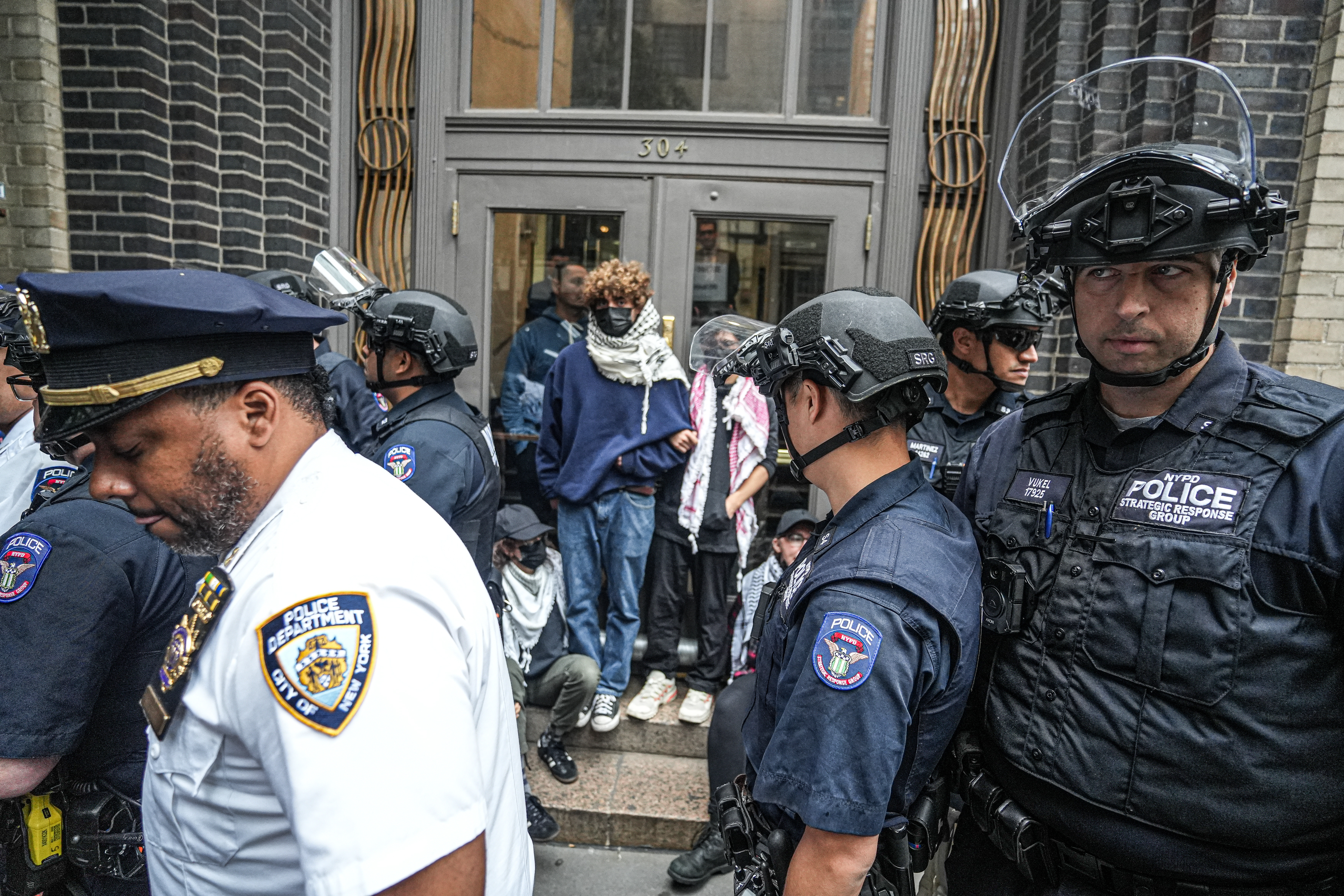 Five pro-Palestine protesters in custody after chaining themselves to UN's Permanent Mission of Egypt building in Midtown 6 NYPD in the SRG unit arrest protesters in Midtown.