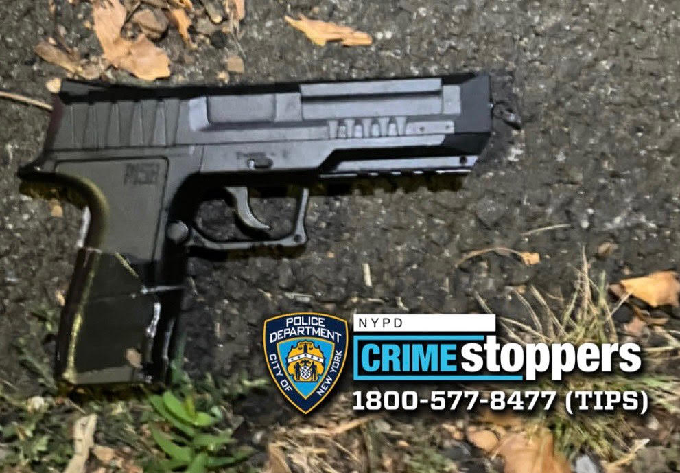 Staten Island police-involved shooting: Off-duty officers kill man holding imitation firearm, NYPD says 2