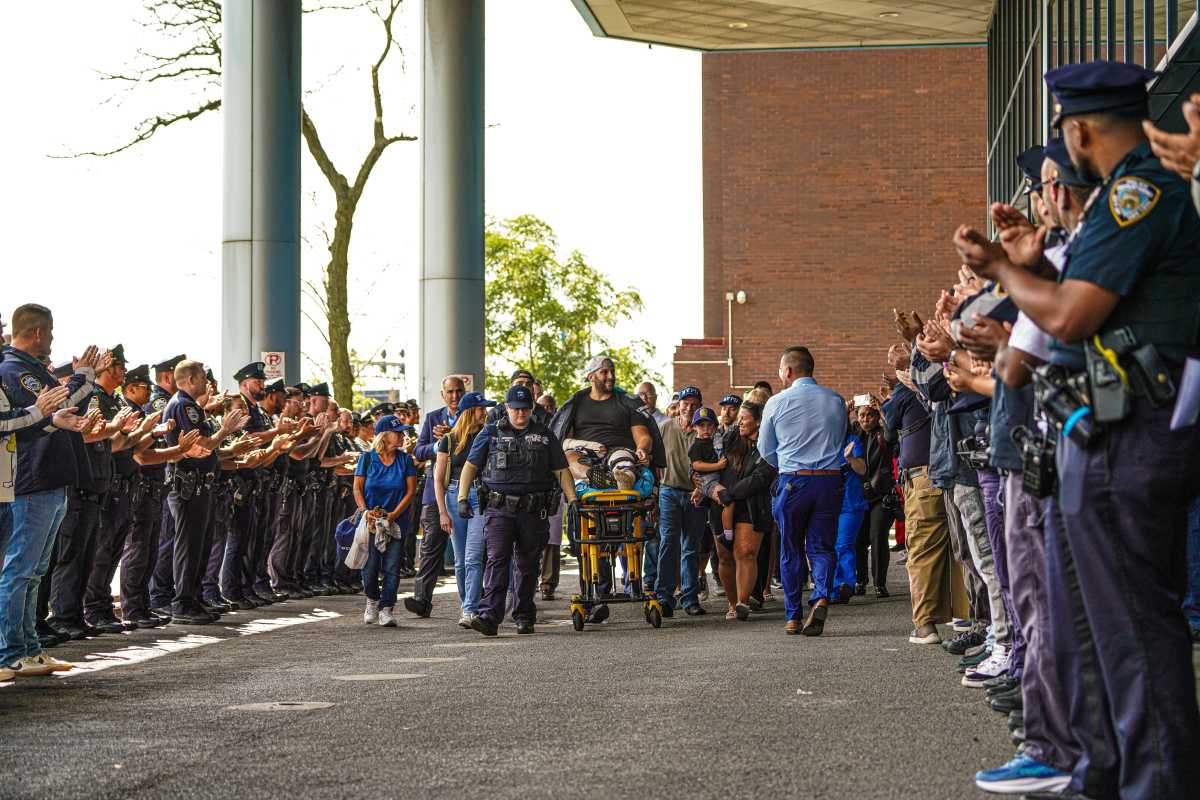 officers applaud wounded cop as he leaves hospital after being hit with friendly fire